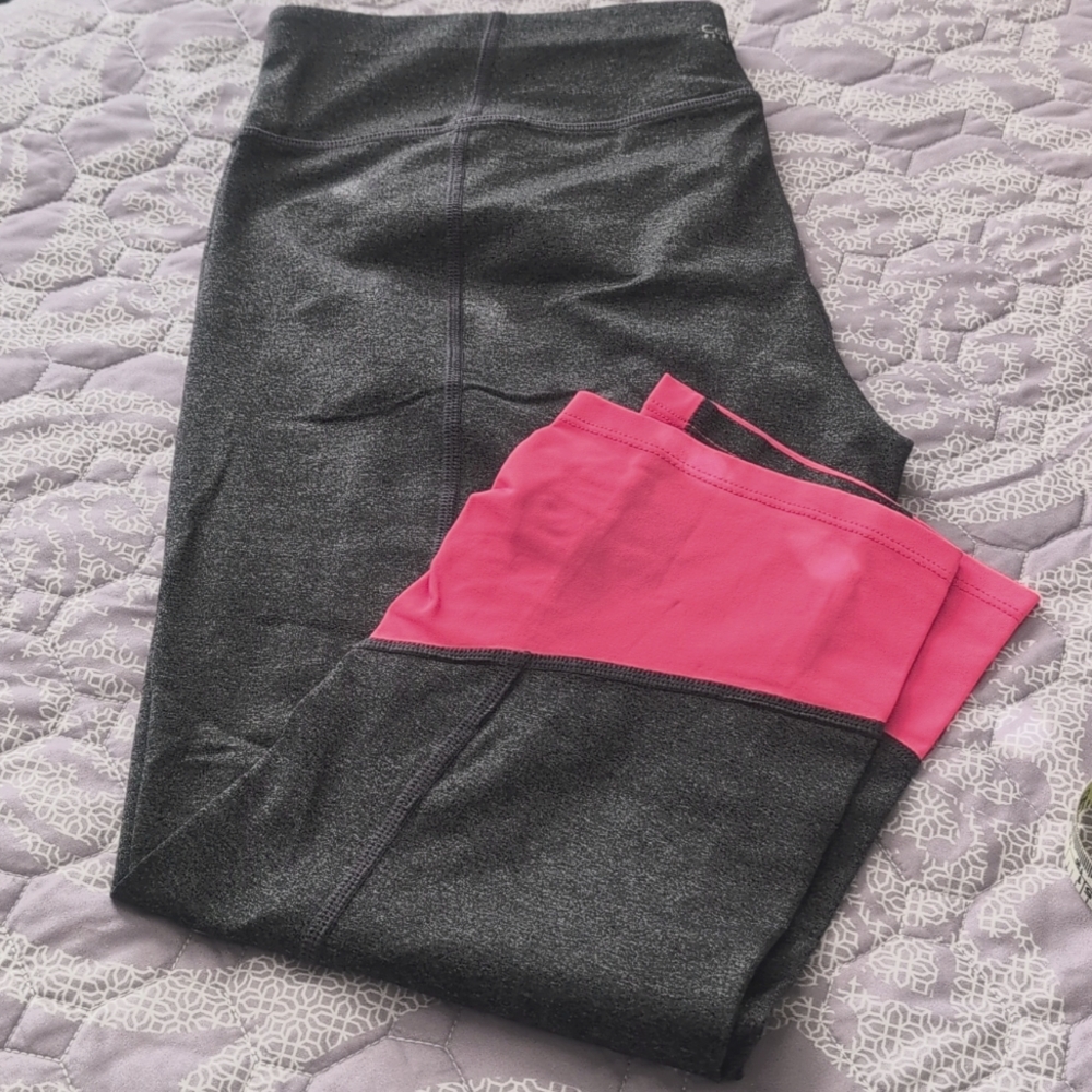 Calvin Klein performance capris euc